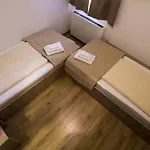 Logavina 8 Garage Parking Hotel 3*
