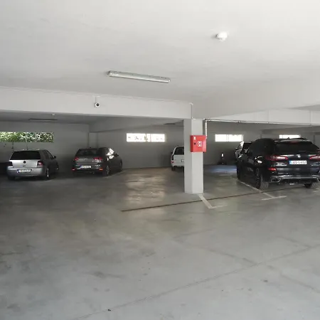Logavina 8 Garage Parking Hotel