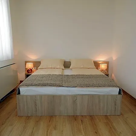 Logavina 8 Garage Parking 3*