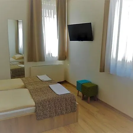 Logavina 8 Garage Parking 3* سراييفو