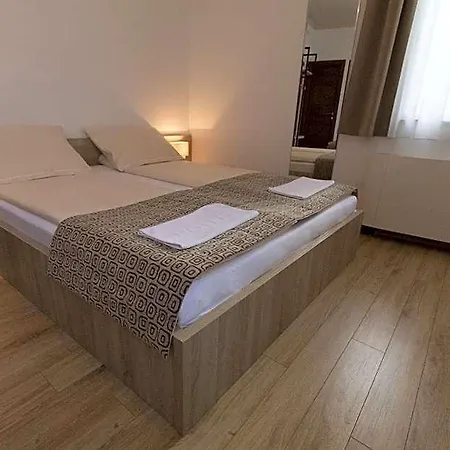 Logavina 8 Garage Parking 3*