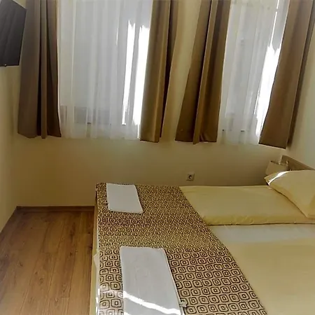 Logavina 8 Garage Parking 3*