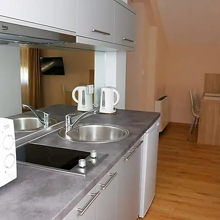 Logavina 8 Garage Parking 3*
