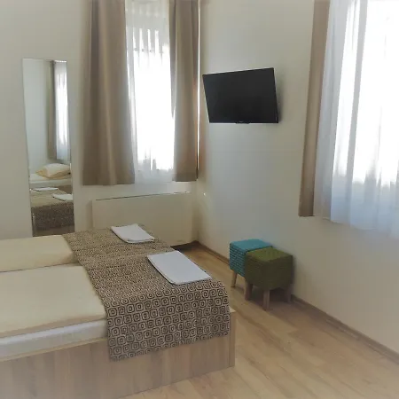 فندق Logavina 8 Garage Parking 3*