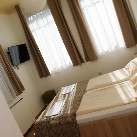 Logavina 8 Garage Parking 3* Sarajewo