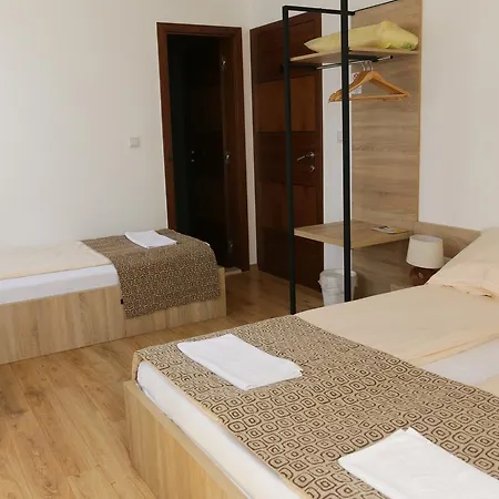 Logavina 8 Garage Parking فندق