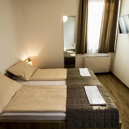 Logavina 8 Garage Parking 3*