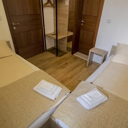 Logavina 8 Garage Parking فندق