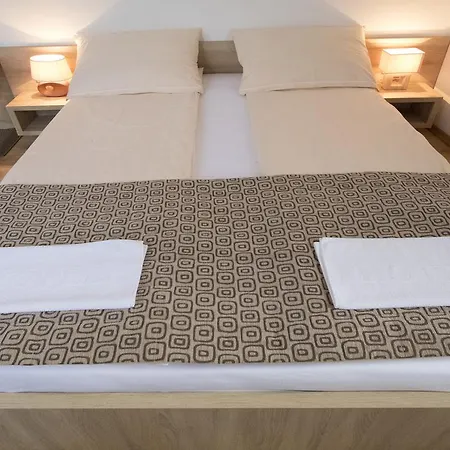 Logavina 8 Garage Parking