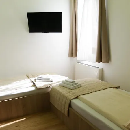 فندق Logavina 8 Garage Parking 3*