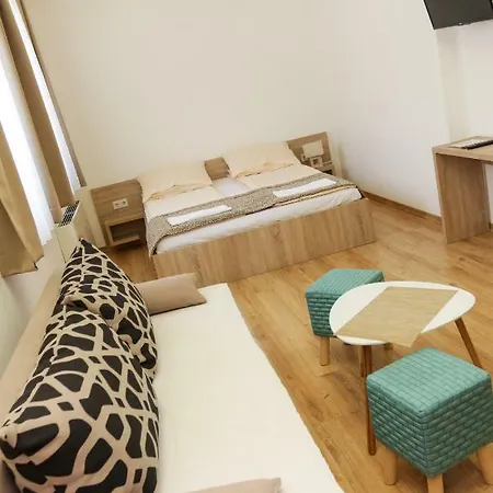 Logavina 8 Garage Parking 3* سراييفو